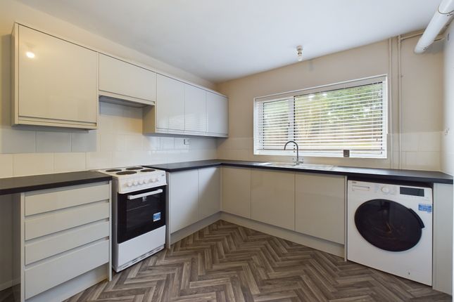 Detached house to rent in Coates Lane, High Wycombe, Buckinghamshire