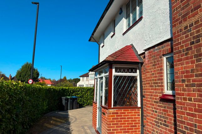27 Meadway, London photo 2