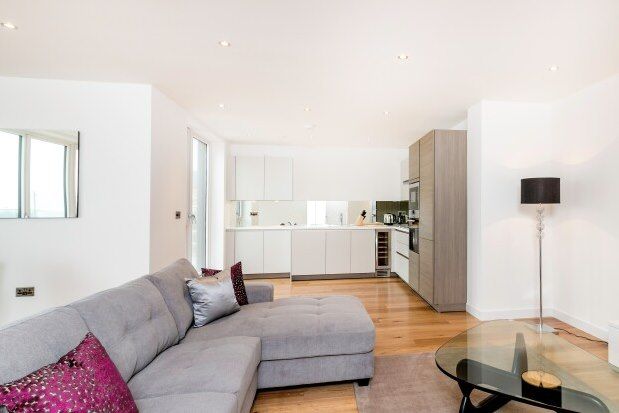 Thumbnail Flat to rent in Glenthorne Road, London