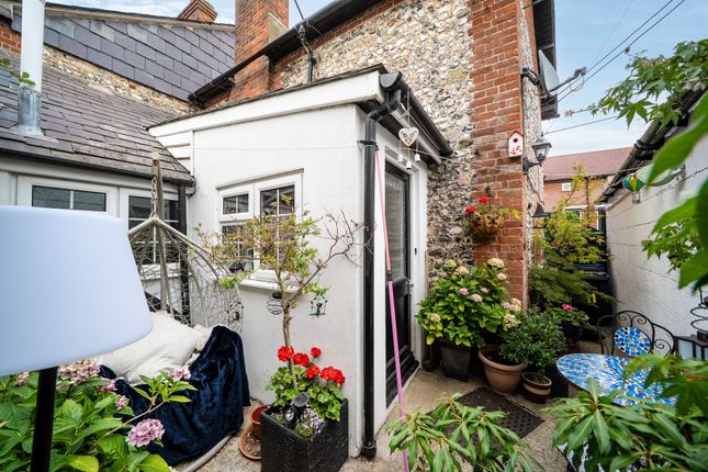 11 Earls Court Road, Salisbury photo 4