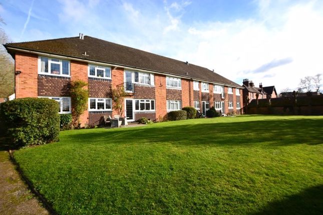 Flat for sale in Westfield Park, Hatch End, Pinner