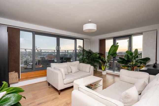 3-bed flat on 12, Windsor Court, York, £325,000