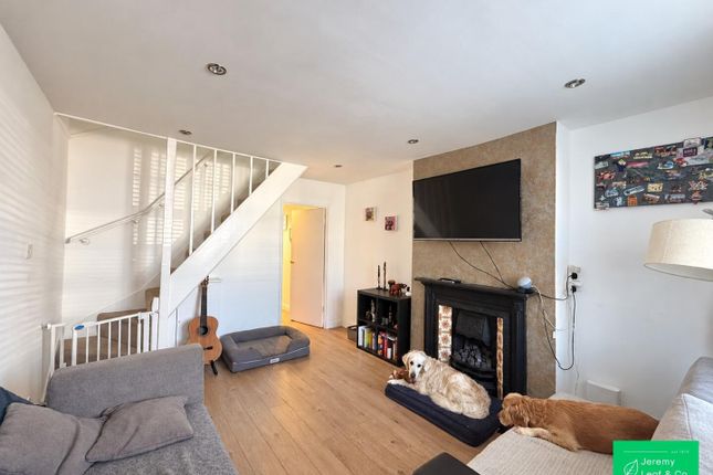 2-bed house on 4 Field Cottages, Fortis Green, East Finchley, £2,300/mo