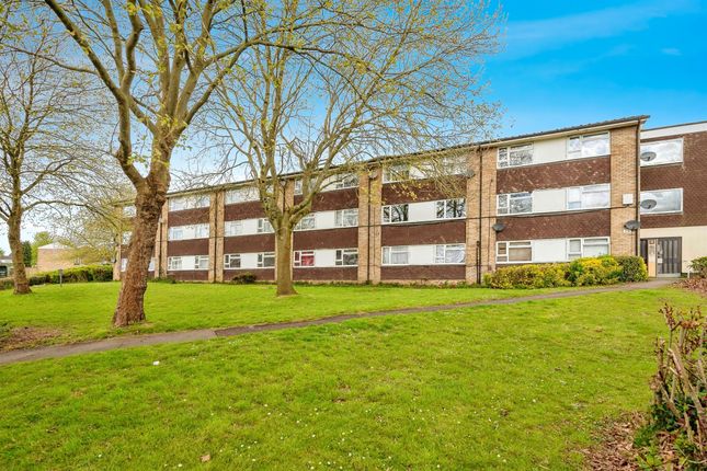 Thumbnail Flat for sale in Waveney, Hemel Hempstead