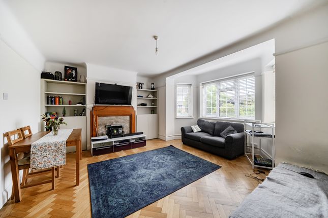 Orchard Court, Worcester Park photo 2