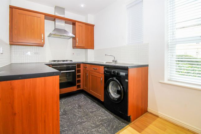 1 Maple Apartments, Beven Grove, Wakefield photo 2