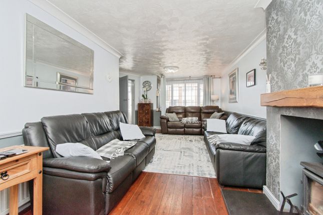 6, Lynwood Close, Streethouse, Pontefract photo 2