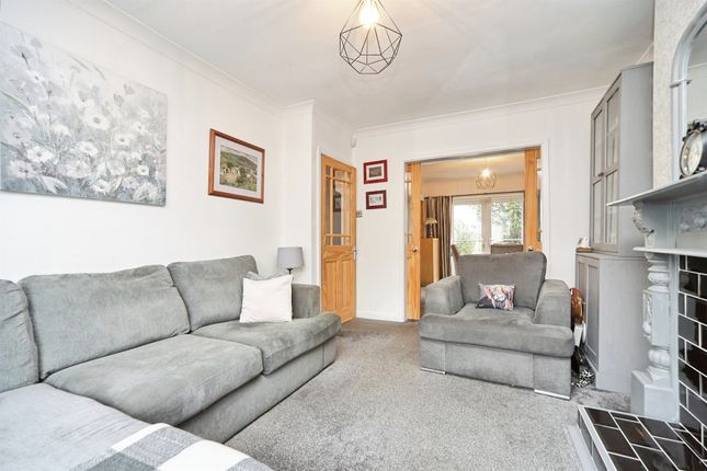 Banksfield Crescent, Leeds photo 3