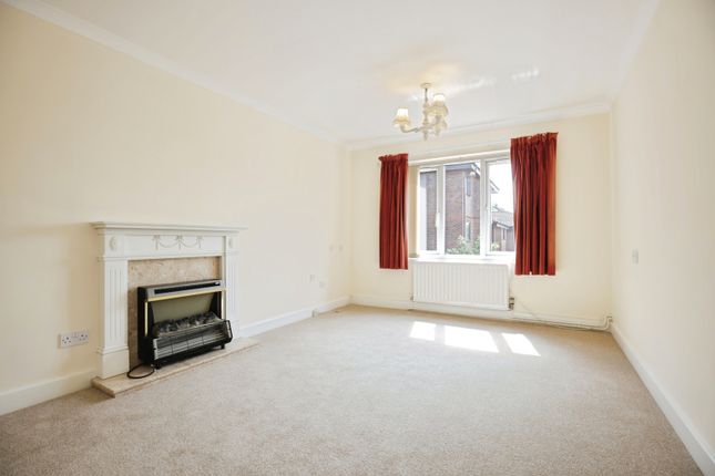 22 Tiddington Court,, Knights Lane, Stratford-upon-Avon photo 4