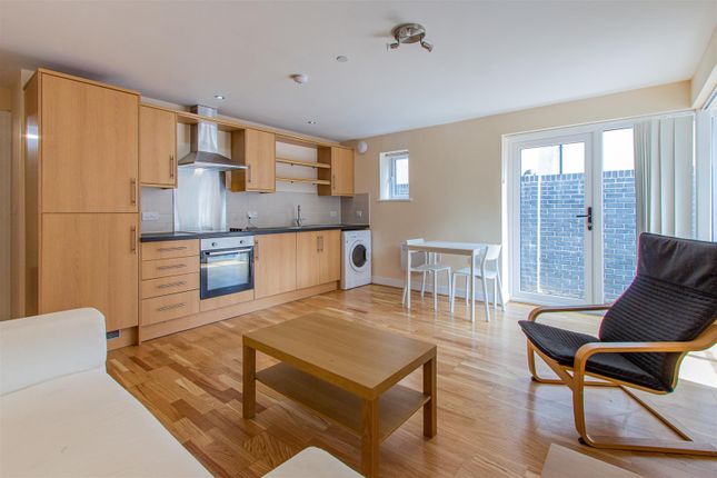 Thumbnail Flat to rent in Churchill Way, Cardiff