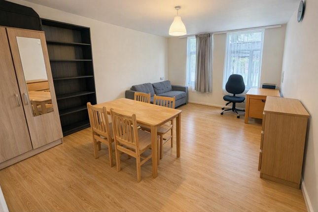 47, Fielding Street, Walworth photo 2