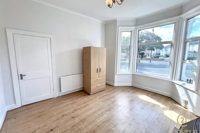 93, Maswell Park Crescent, HOUNSLOW photo 3