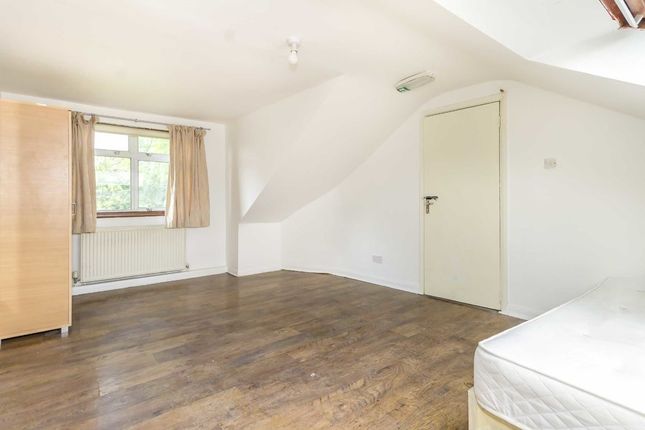 Flat to rent in Holly Park Road, London