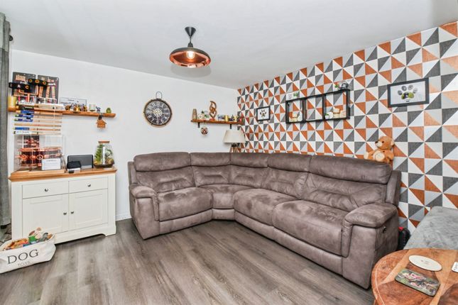 5, Nursteed Close, Devizes photo 3