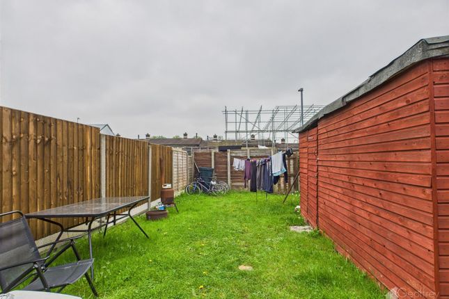 58, Canons Brook, Harlow photo 2