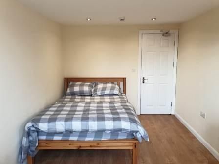 Thumbnail Room to rent in Warren Road, London