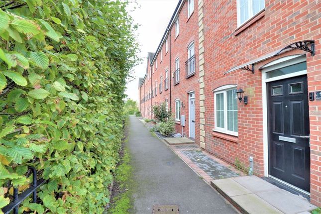 Town house to rent in Ranshaw Drive, Stafford