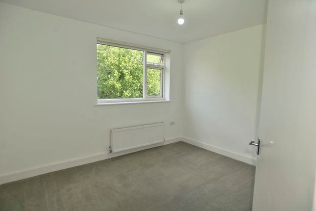 216, Alexandra Road, London photo 3