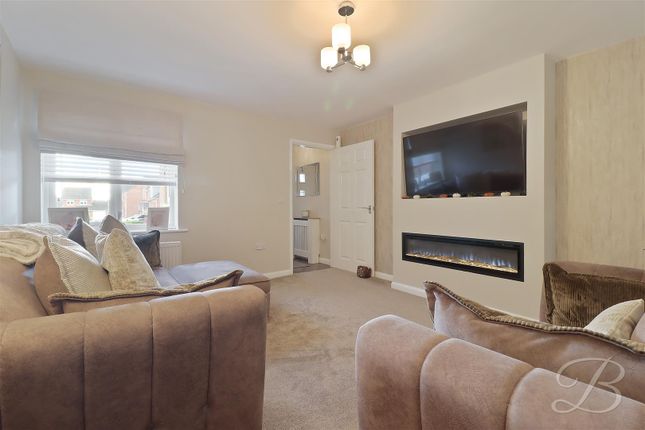 31, Croft House Way, Chesterfield photo 3