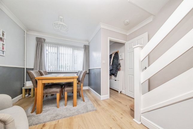 86, Holcombe Crescent, Ipswich photo 2