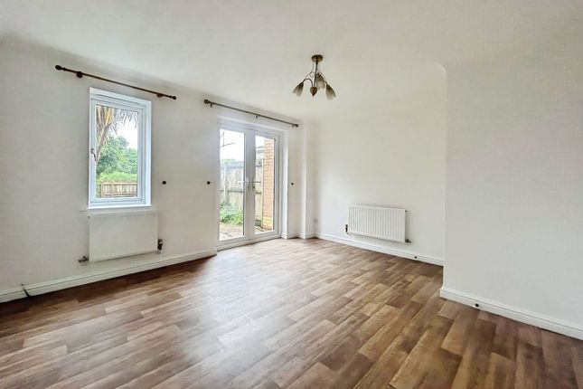 8 Banc Gwyn, Bridgend photo 2