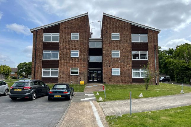 Flat to rent in Hillmead, Gossops Green, Crawley, West Sussex