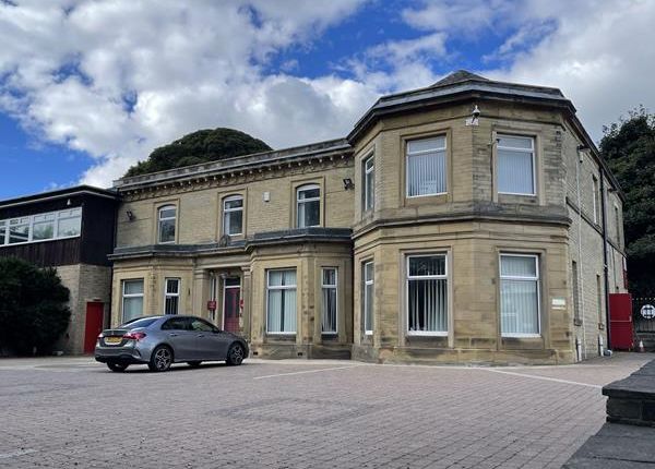 Office to let in Offices Suites, Hall Ings, Southowram, Halifax
