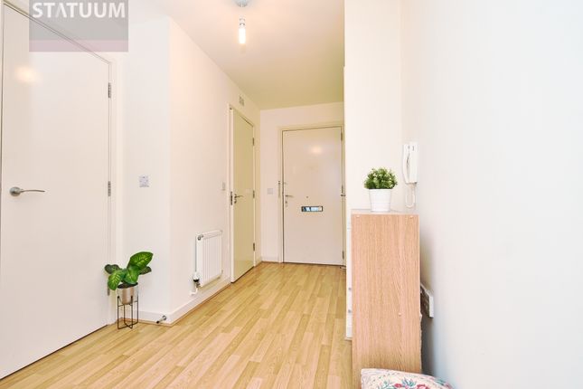 Flat for sale in Stratford High Street, Bow, Newham, London