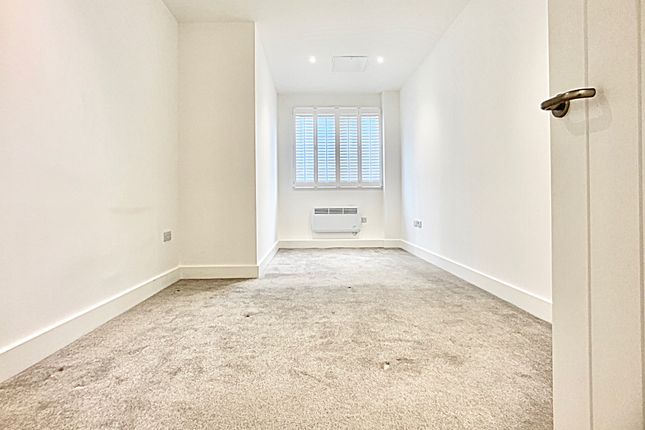 Flat to rent in Meridian House, Bedford