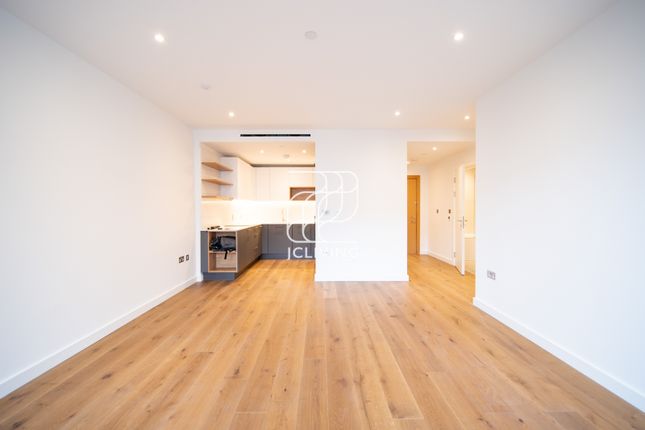 Flat to rent in Carrick Yard, London