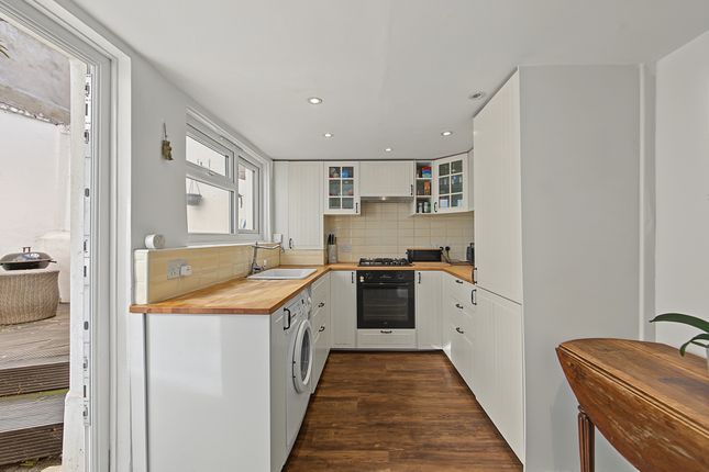 Basement Flat, London photo 2