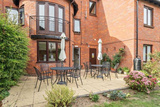 Flat 18, St Augusta Court, Batchwood View, St. Albans photo 4