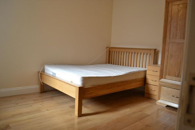 83, Gilbey Road, London photo 4