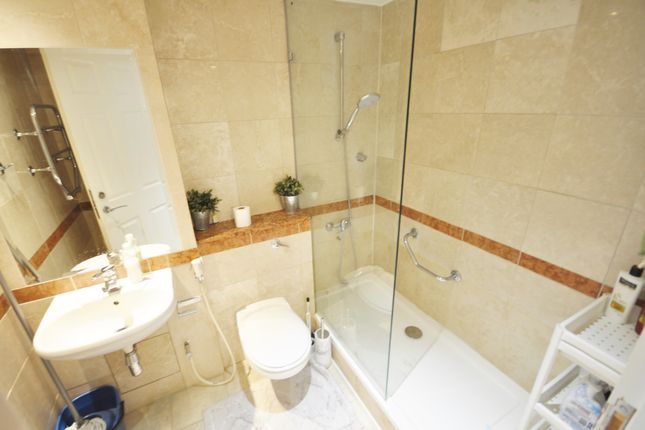 Flat for sale in Regent Plaza, London