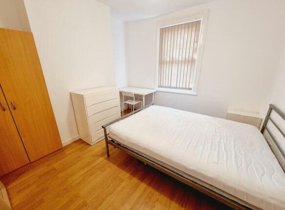 Terraced house to rent in Grove Place, Leamington Spa, Warwickshire