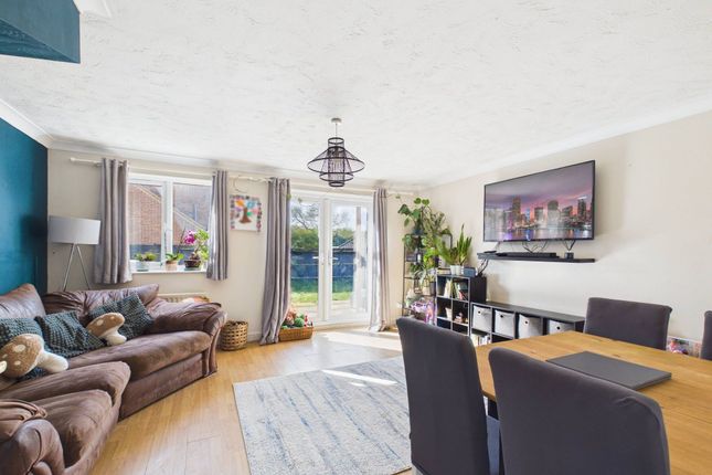 16 Harlech Court, Kettering photo 2