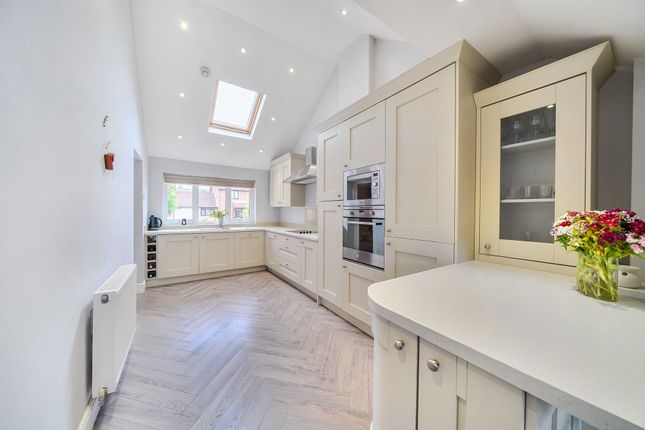 3 Anderson Close, Uxbridge photo 2