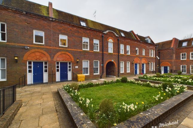 Thumbnail Flat for sale in Stamford House, Oxford Road, Aylesbury, Buckinghamshire