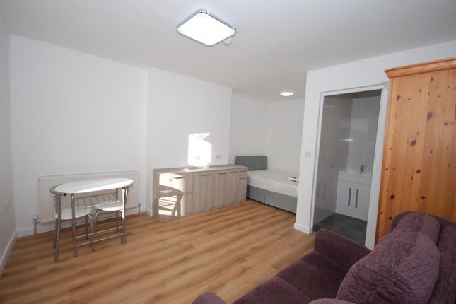 Flat A, 8 Milverton Hill, Leamington Spa photo 2