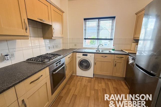 8, Ray Road, West Molesey photo 4