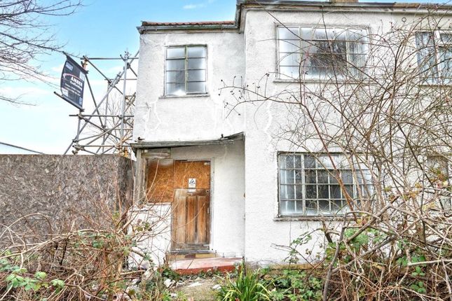 3-bed semi-detached on 4, Berkshire Way, Mitcham, £280,000