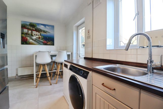 15, Fielding Way, Brentwood photo 3