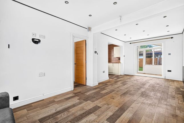 84, Dovedale Avenue, Ilford photo 3
