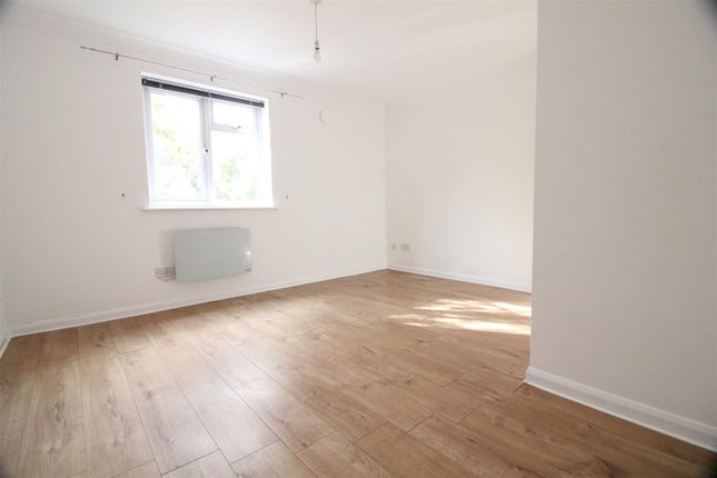 Gainsborough Road, Hayes photo 4