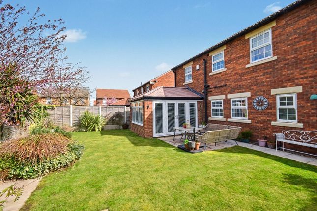 27, Leafield Drive, Wakefield photo 2