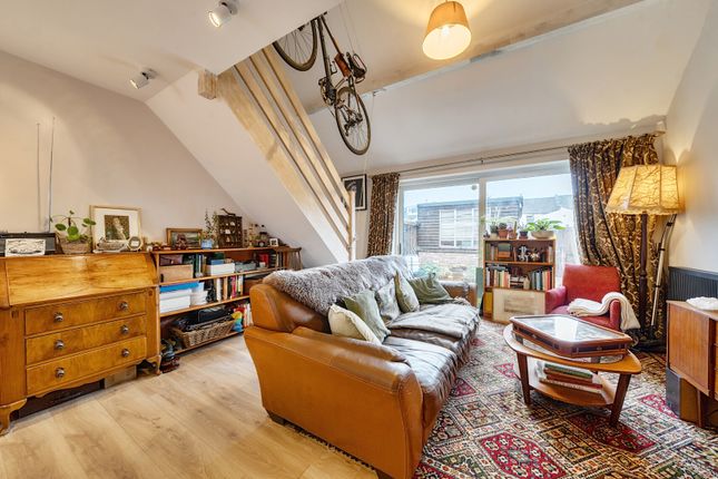 24, Libertus Court, Gloucestershire photo 3