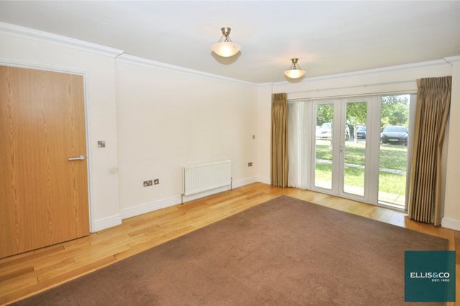 Flat 3, Harrington Court, 34, Station Road, Barnet photo 2