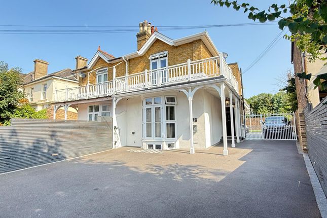 SUSSEX PLACE , SLOUGH  photo 2