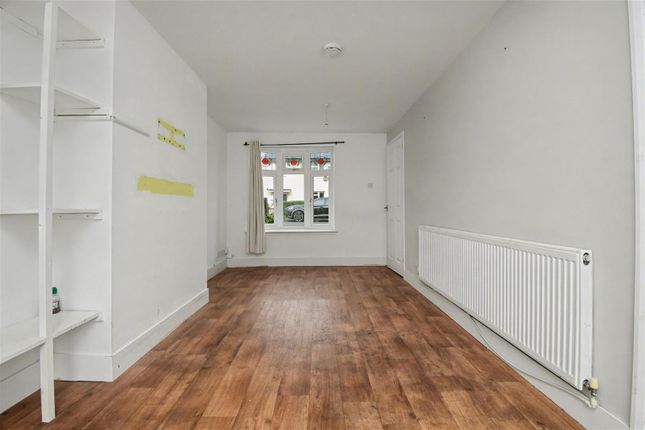 31, Chelveston Drive, Corby photo 2
