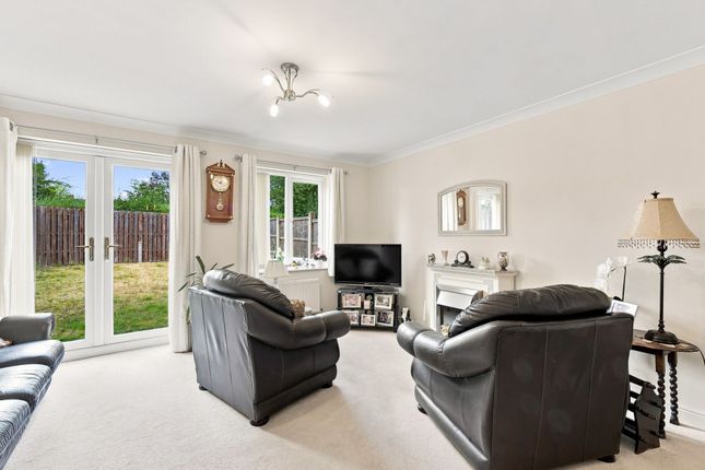 12 Oakham Drive, Worksop photo 3